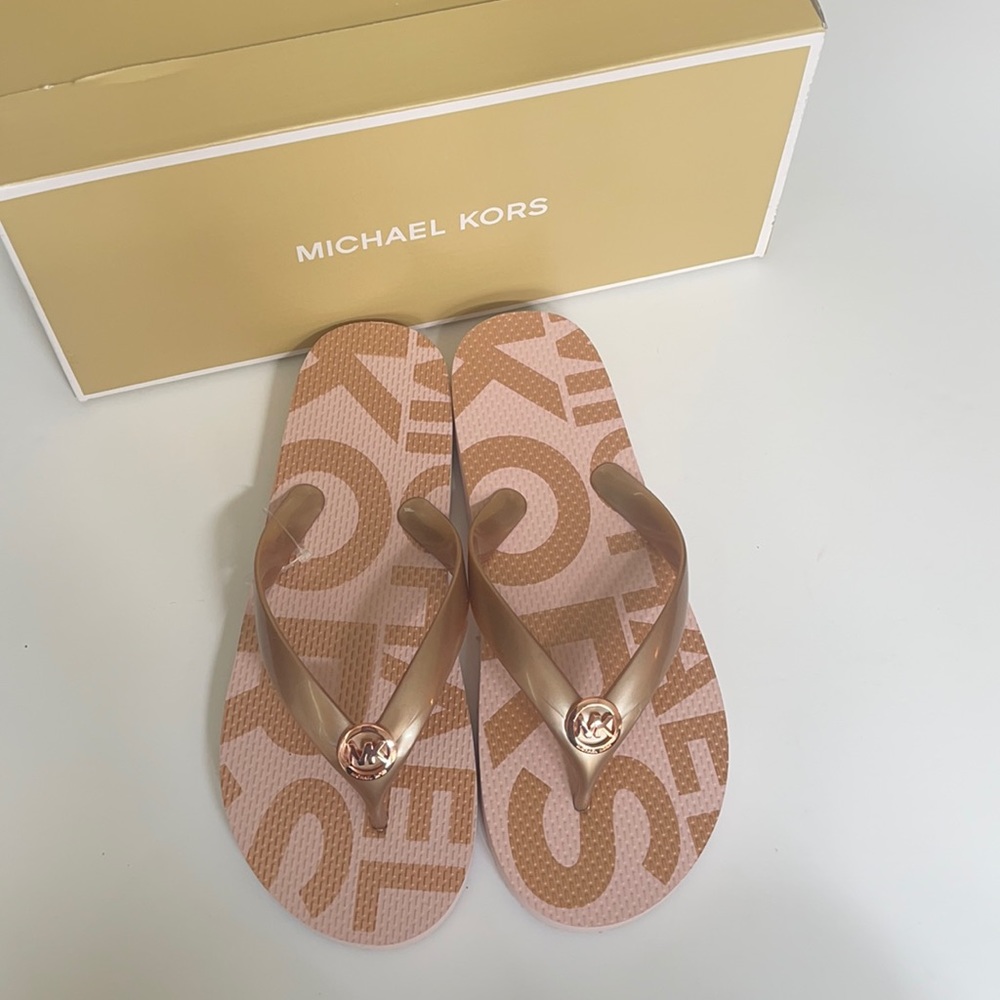 🆕 MICHAEL KORS Metallic Logo Flip Flops